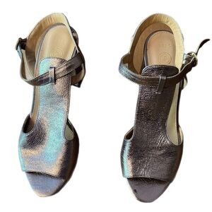 NWOT Gizzelli designed grey shoes size 8.5